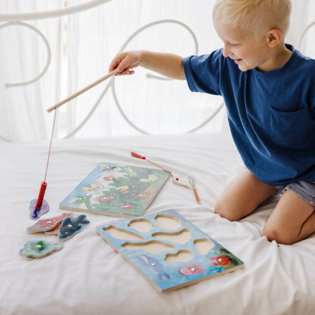 Wooden Magnetic Puzzle Game Bug Catching | Melissa & Doug